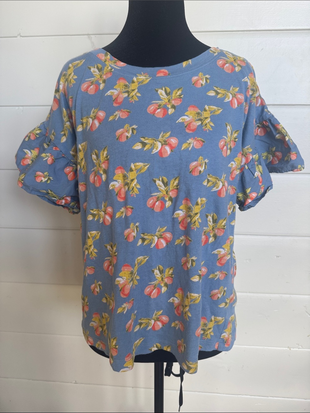 LOFT Ann Taylor Blue Peach Print Flutter Sleeve Top Women’s Small Floral Blouse
